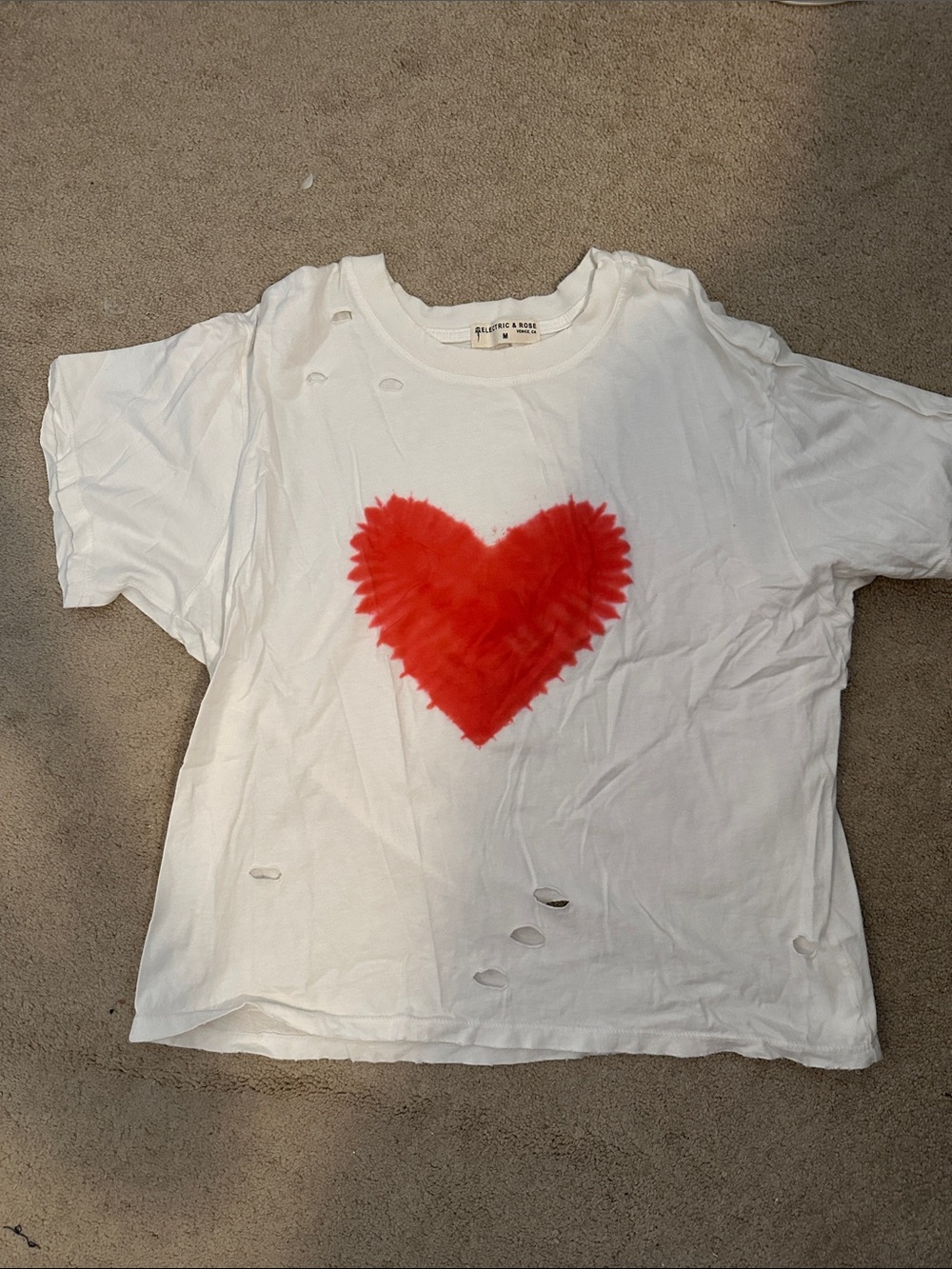 New electric rose heart distressed tee Medium